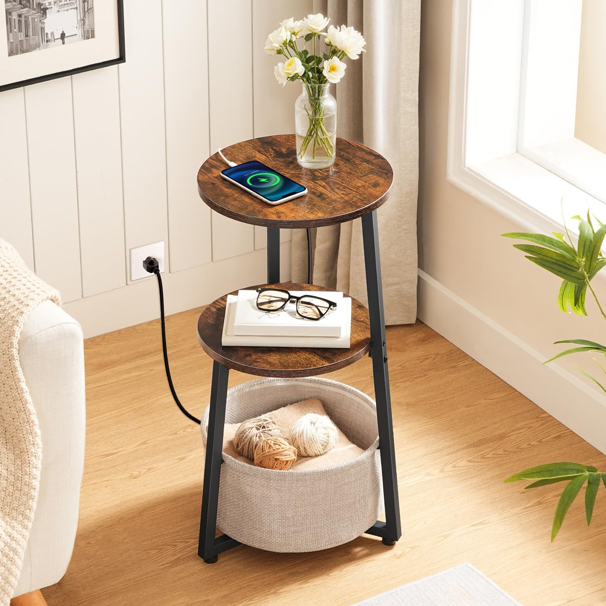 Round Side Table with Charging Station D997589